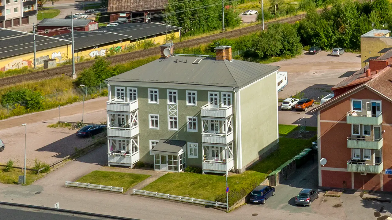 Flygbild över Hästskedegatan 4, en hyresfastighet hos Arkon Fastighetsförvaltning i Tranås