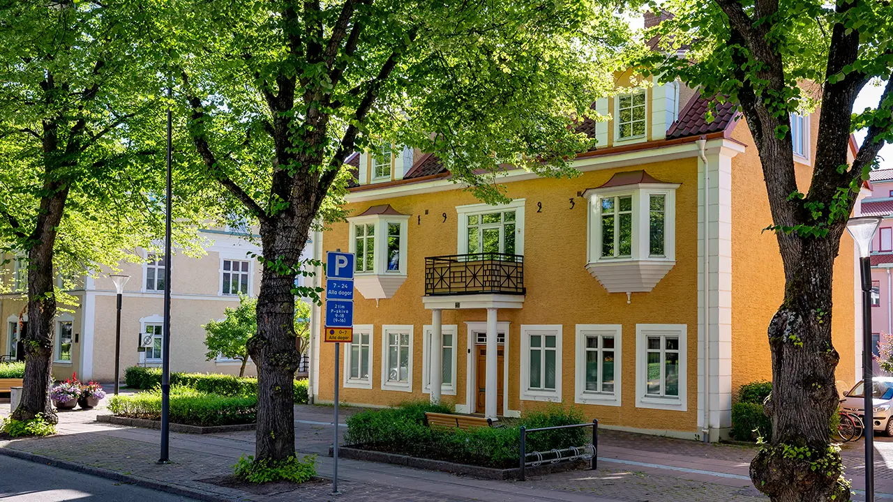 Gatuvy på Storgatan 46, en hyresfastighet hos Arkon Fastighetsförvaltning i Tranås